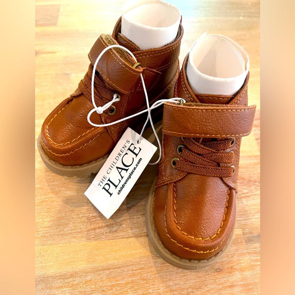 Children’s Place booties NWT (sz4)